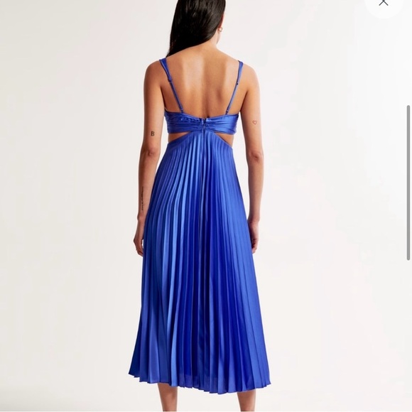 NWT A&F Abercrombie & Fitch Giselle
Pleated Cutout Maxi Dress Blue Satin Small - Picture 5 of 8